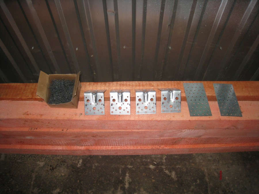 Фундамент для теплиц длиной 4 метра из деревянного бруса с крепежом